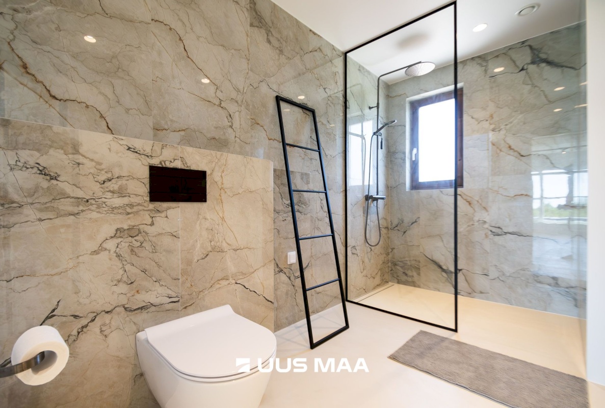 Saaremaa vald, Kuressaare linn, Vikerkaare tn 5