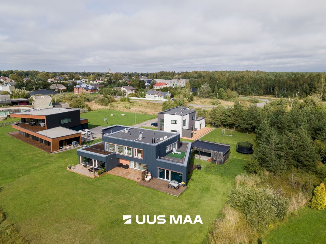 Saaremaa vald, Kuressaare linn, Vikerkaare tn 5