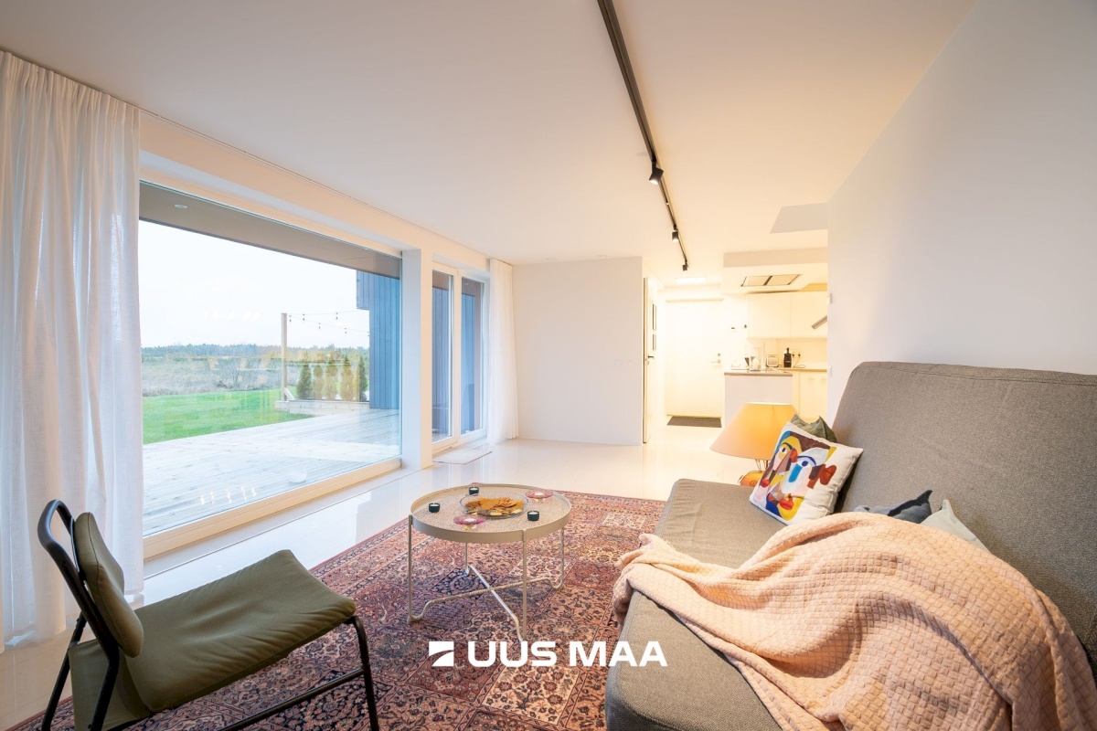 Saaremaa vald, Kuressaare linn, Vikerkaare tn 5