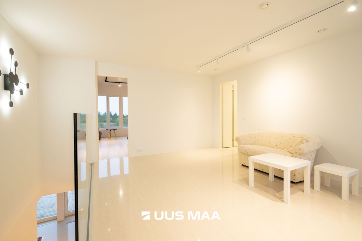 Saaremaa vald, Kuressaare linn, Vikerkaare tn 5