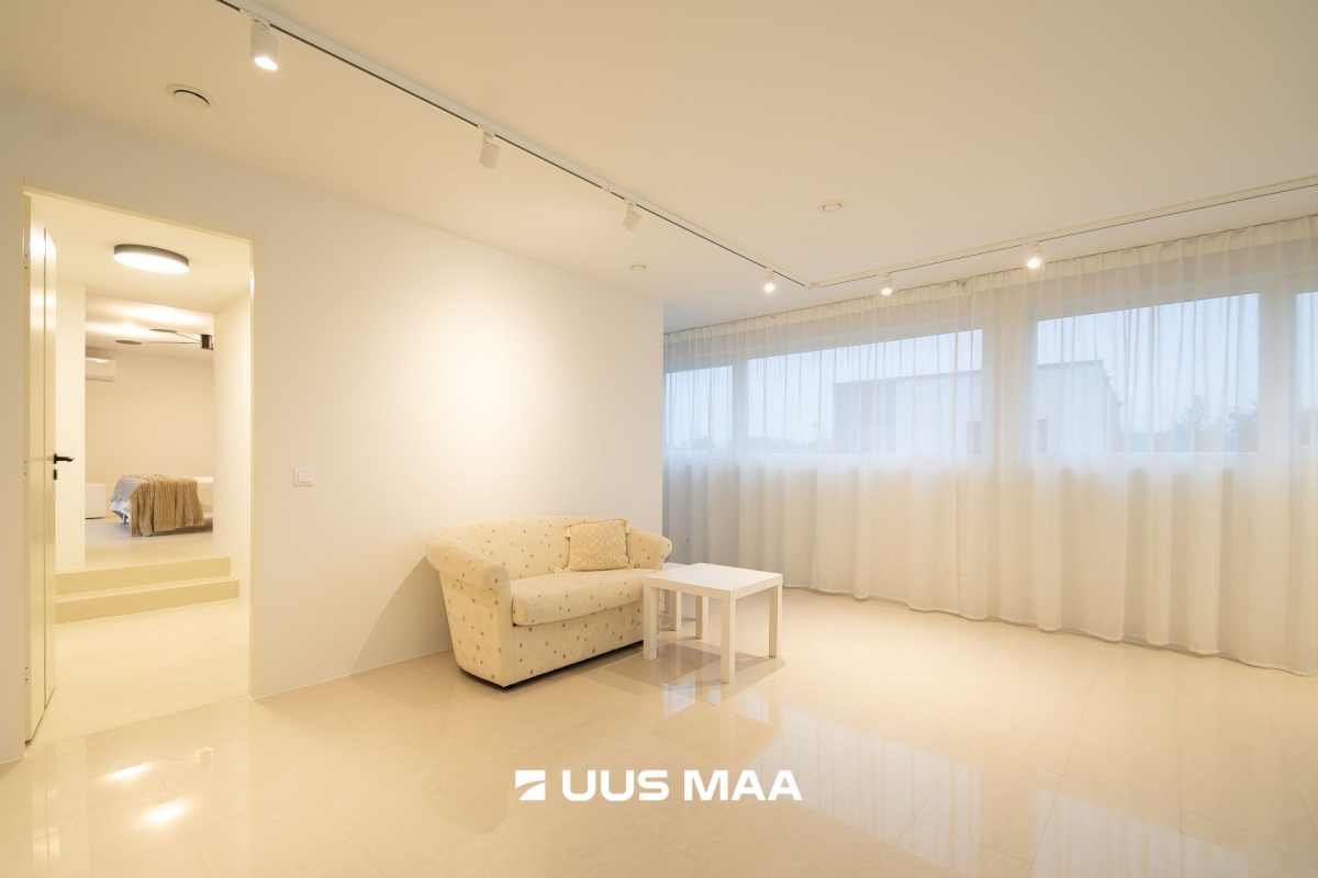 Saaremaa vald, Kuressaare linn, Vikerkaare tn 5