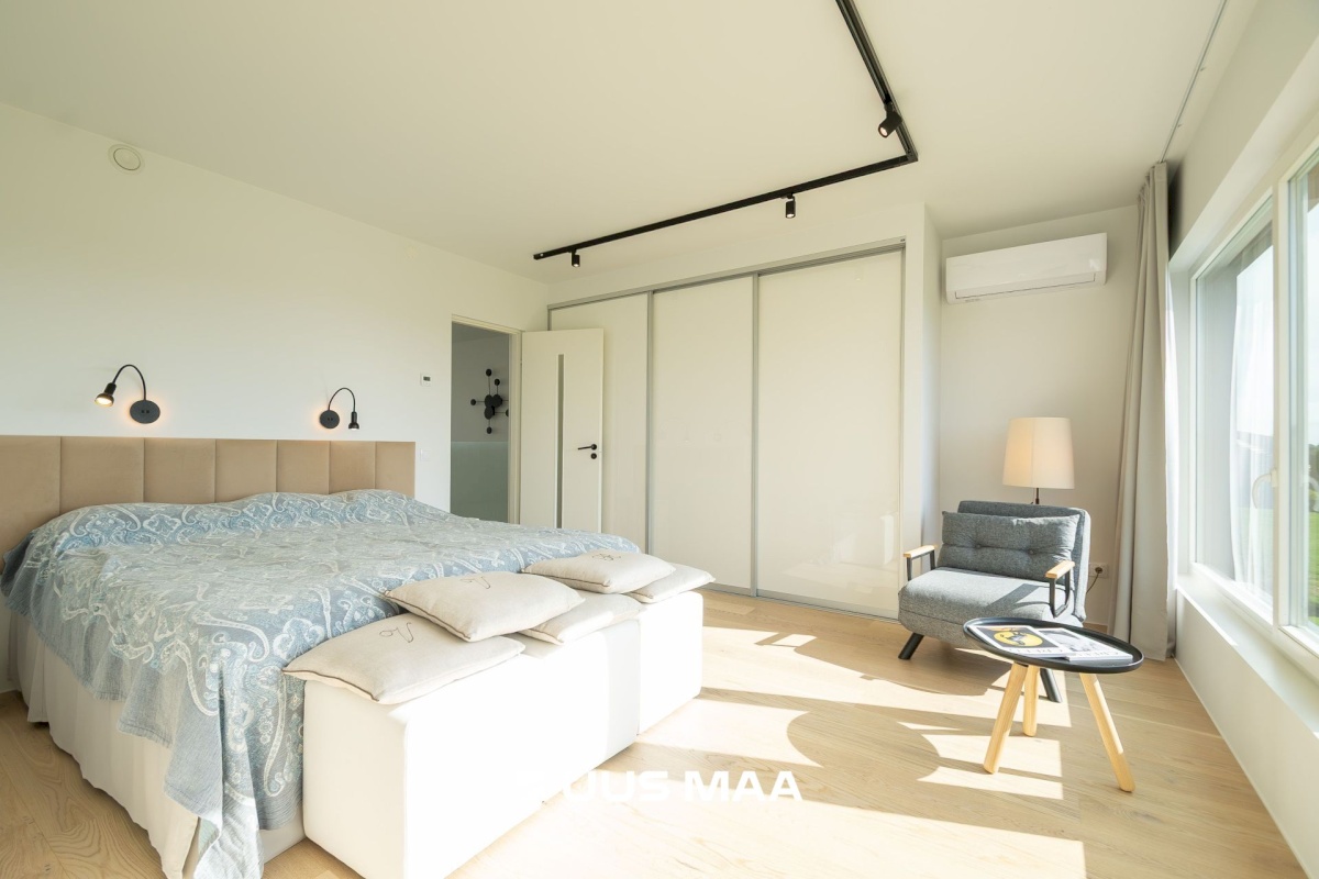 Saaremaa vald, Kuressaare linn, Vikerkaare tn 5