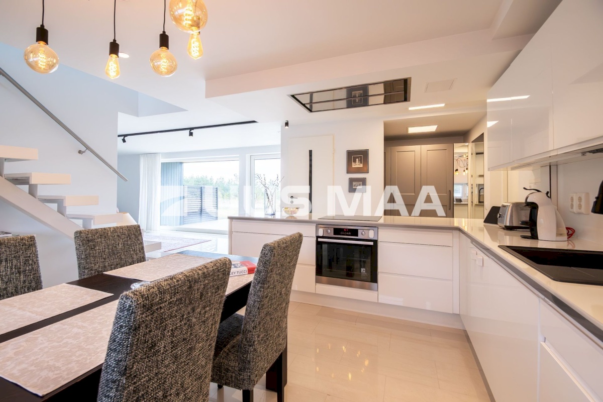 Saaremaa vald, Kuressaare linn, Vikerkaare tn 5