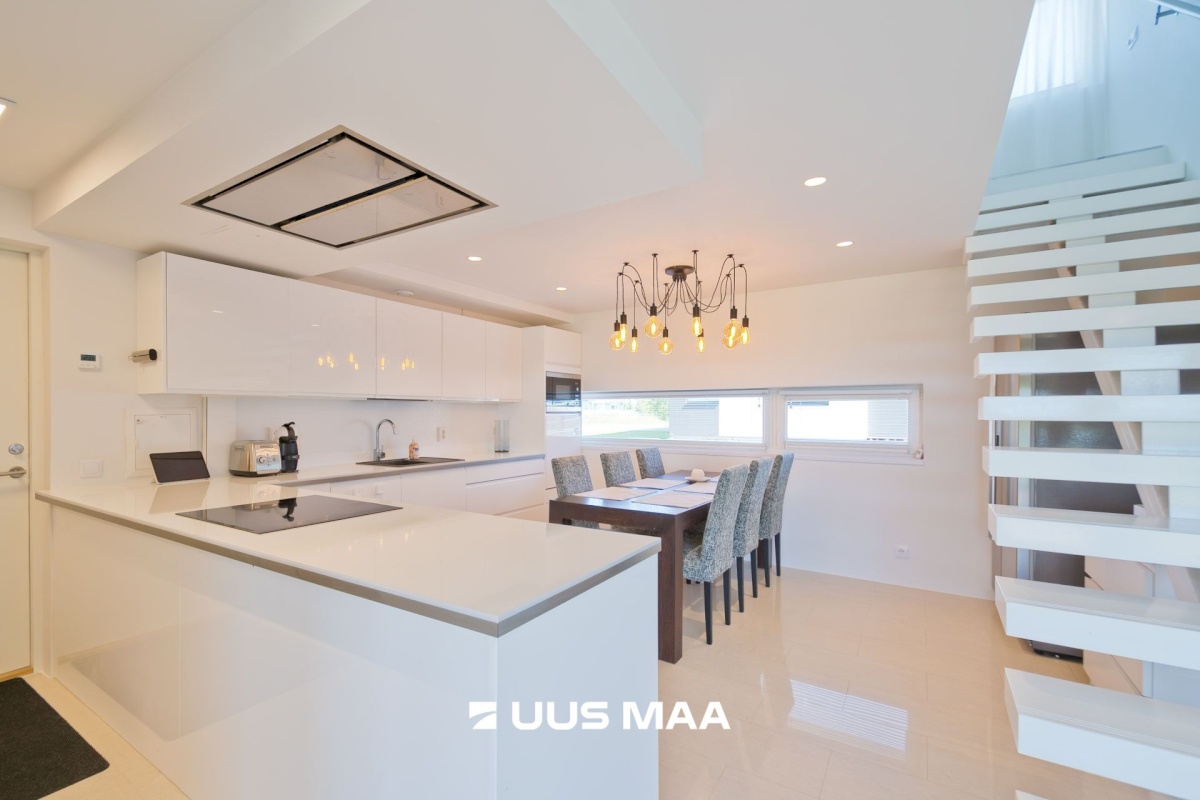 Saaremaa vald, Kuressaare linn, Vikerkaare tn 5