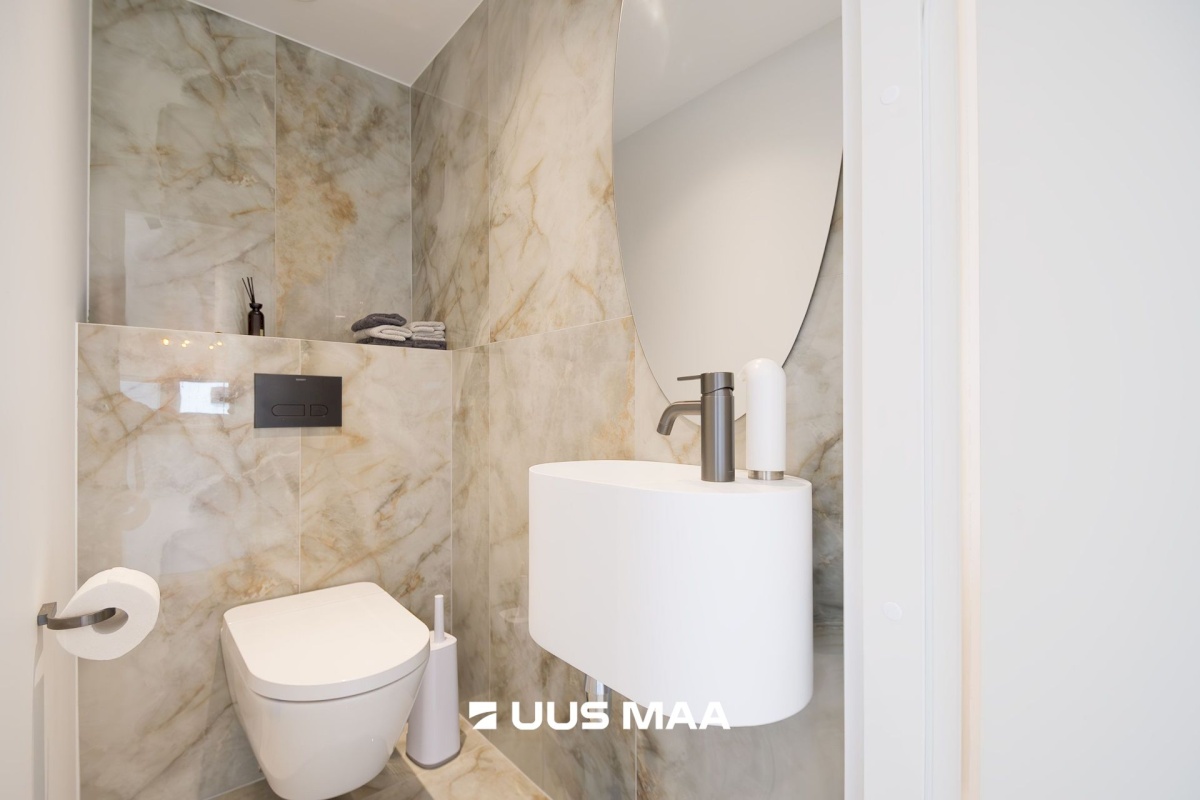 Saaremaa vald, Kuressaare linn, Vikerkaare tn 5