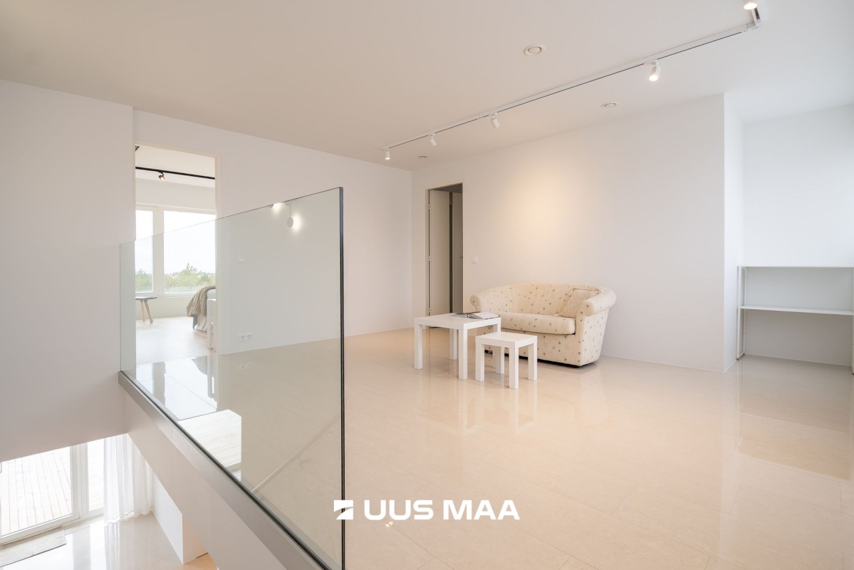 Saaremaa vald, Kuressaare linn, Vikerkaare tn 5