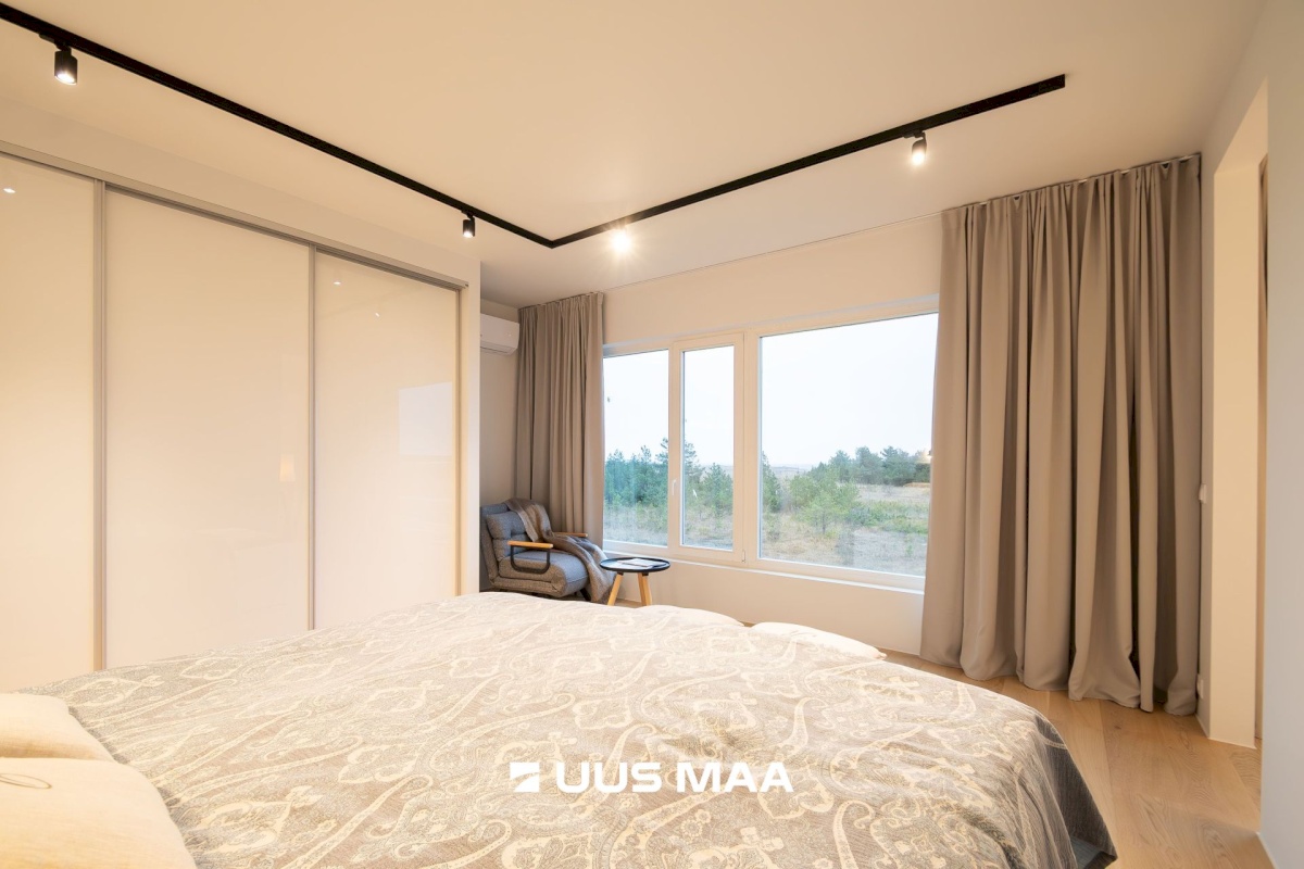 Saaremaa vald, Kuressaare linn, Vikerkaare tn 5