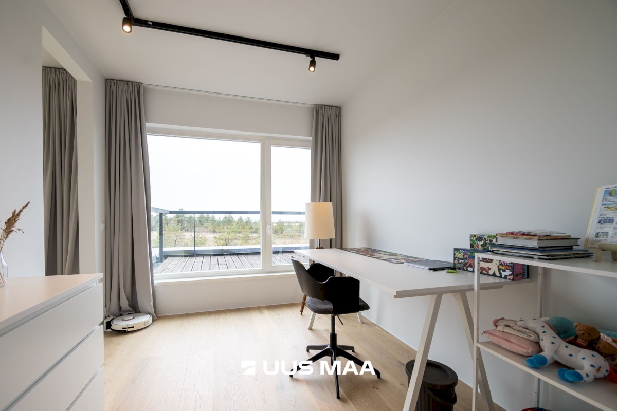 Saaremaa vald, Kuressaare linn, Vikerkaare tn 5