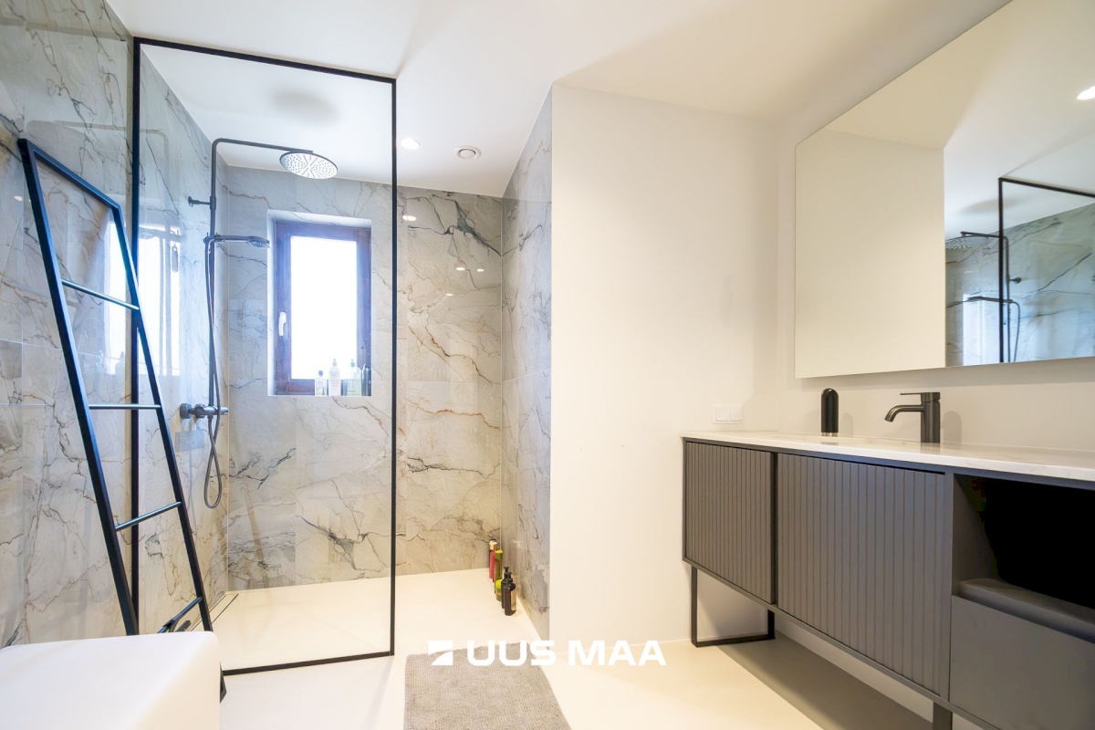 Saaremaa vald, Kuressaare linn, Vikerkaare tn 5