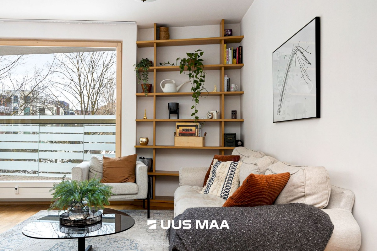 Tallinn, Kesklinna linnaosa, Kadriorg, Kollane 4