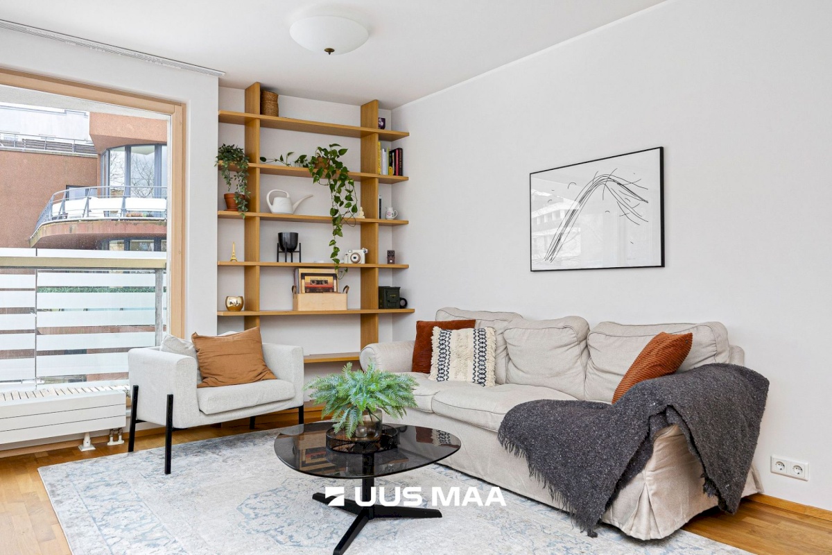 Tallinn, Kesklinna linnaosa, Kadriorg, Kollane 4