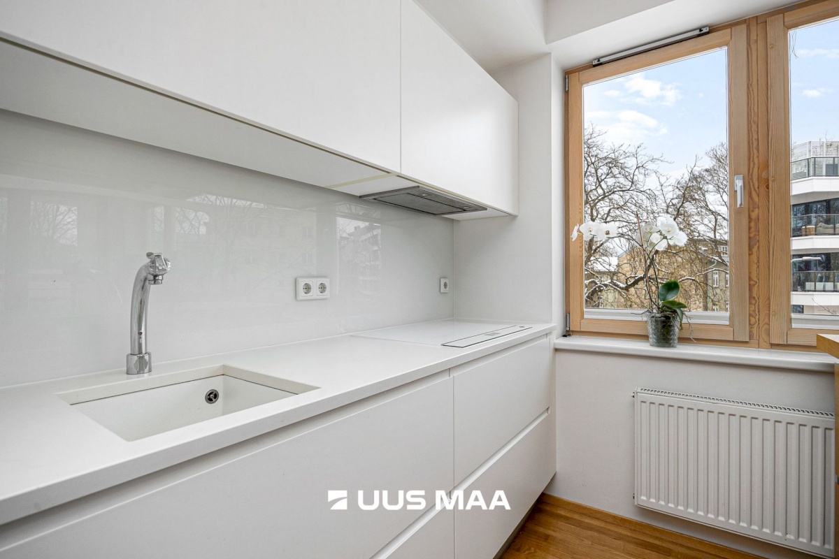 Tallinn, Kesklinna linnaosa, Kadriorg, Kollane 4