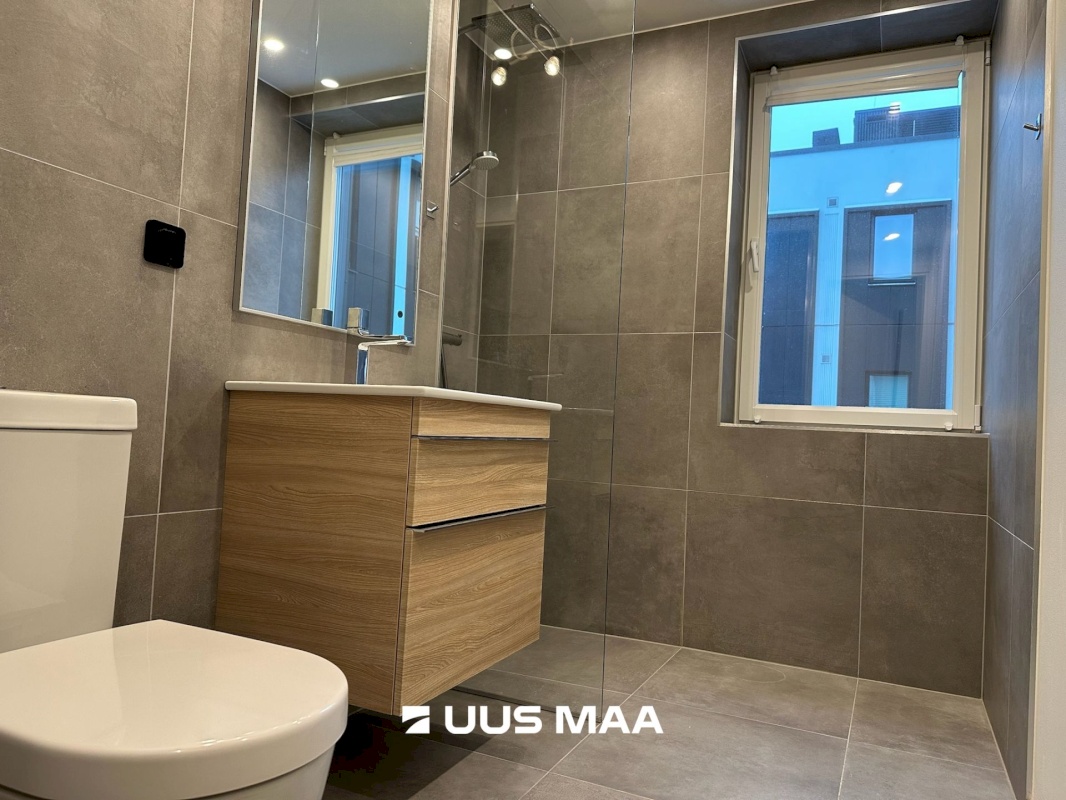 Tallinn, Kesklinna linnaosa, Uus Maailm, Toom-Kuninga tn 15