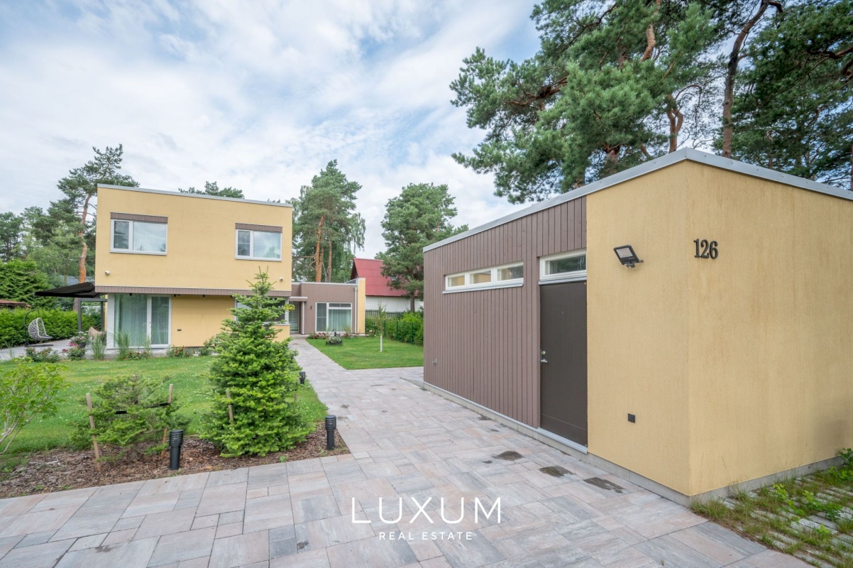 Tallinn, Nõmme linnaosa, Hiiu, Raudtee 126