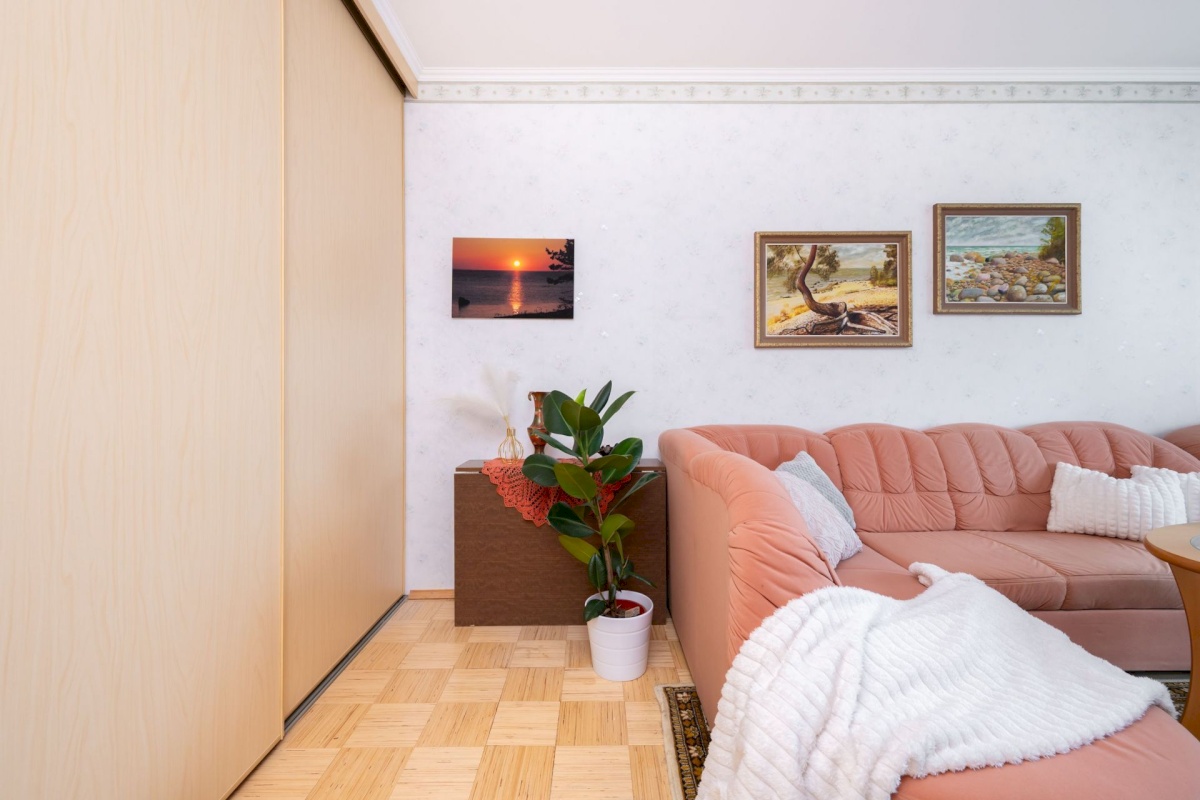 Tallinn, Haabersti linnaosa, Õismäe, Õismäe tee 8