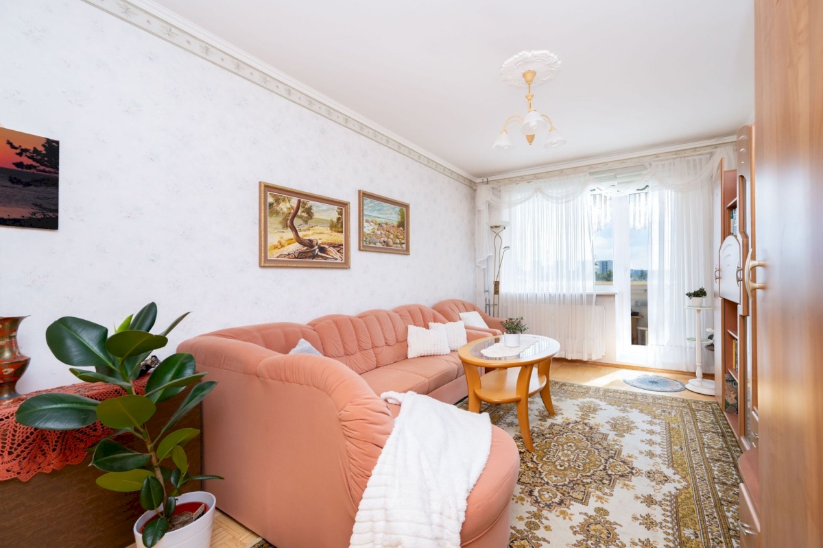 Tallinn, Haabersti linnaosa, Õismäe, Õismäe tee 8