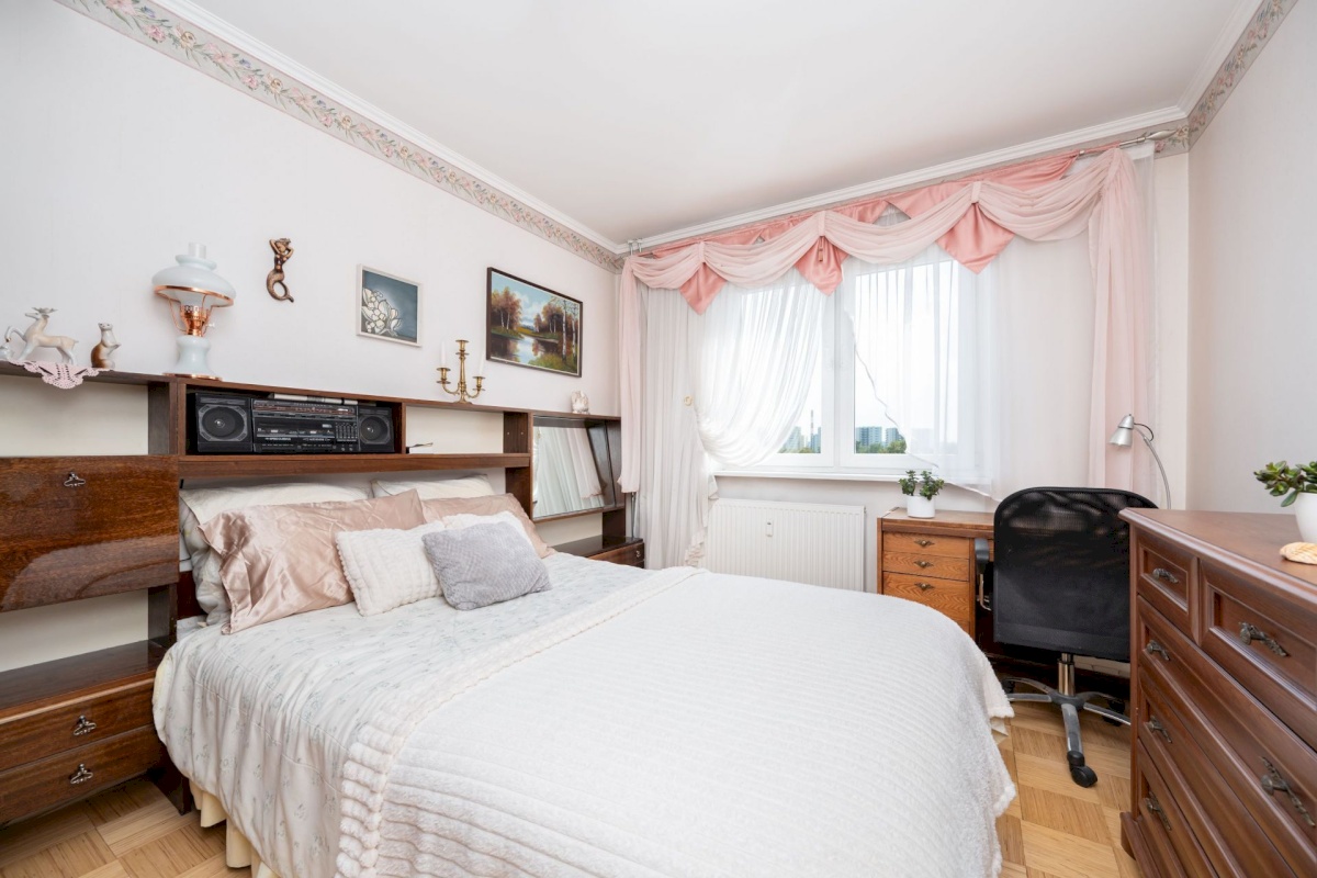 Tallinn, Haabersti linnaosa, Õismäe, Õismäe tee 8