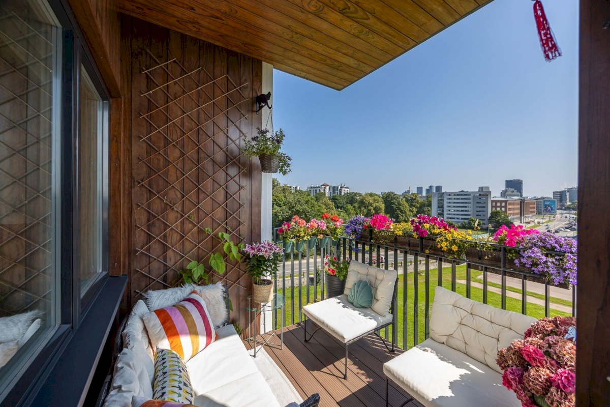 Tallinn, Kesklinna linnaosa, Uus Maailm, Toom-Kuninga 15