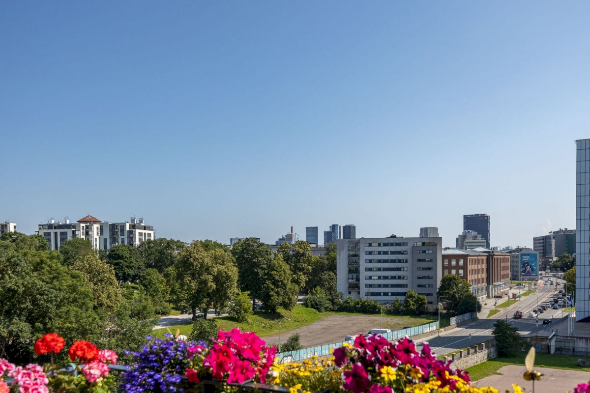 Tallinn, Kesklinna linnaosa, Uus Maailm, Toom-Kuninga 15