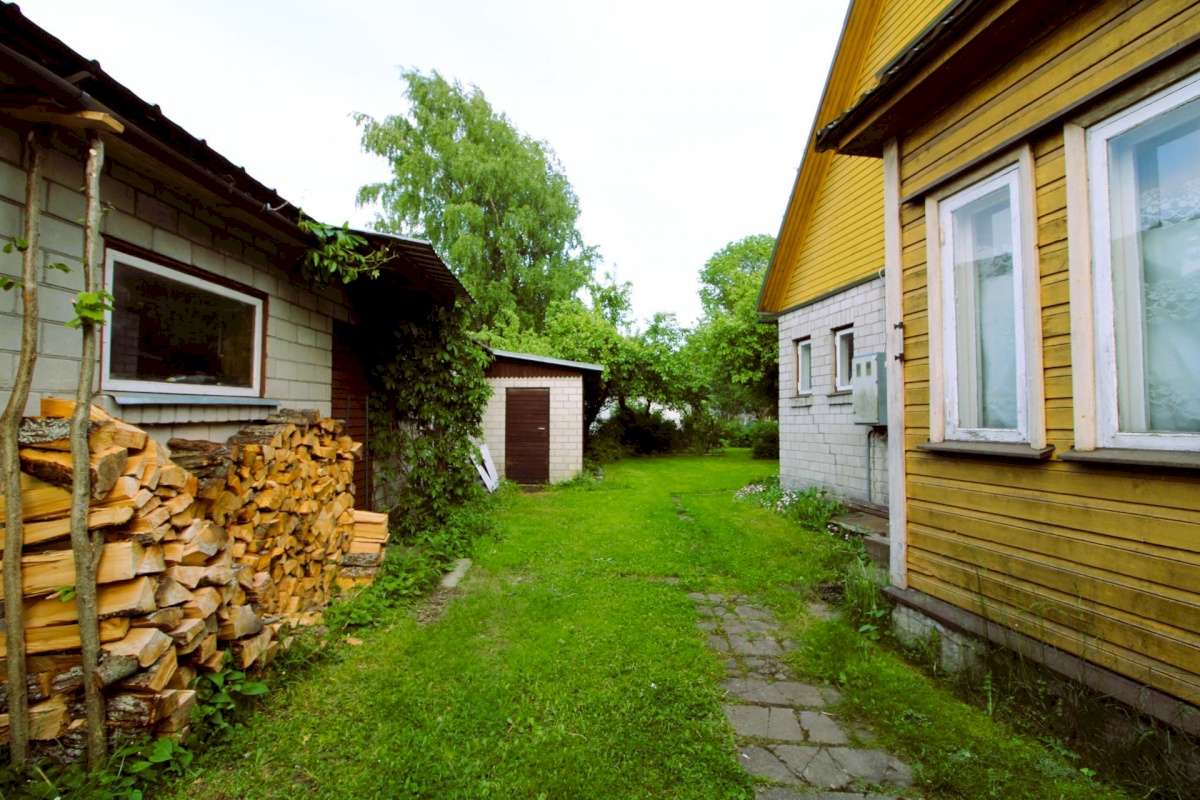 Pärnu linn, Pärnu linn, Kesklinn, Laatsareti 6
