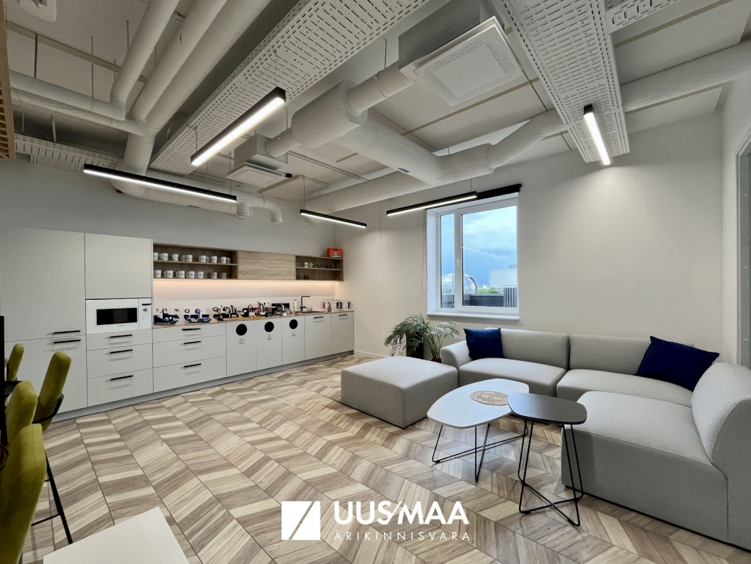 Tallinn, Mustamäe linnaosa, Mäealuse 2/4