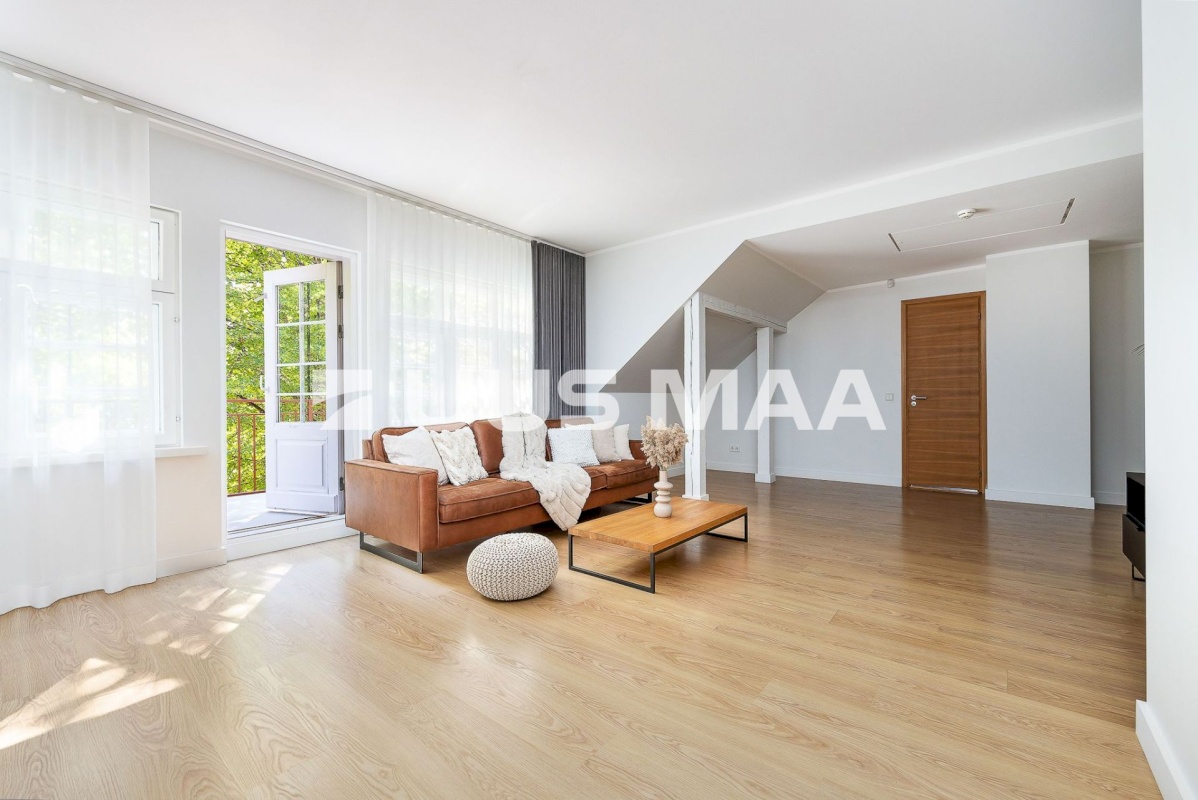 Pärnu linn, Pärnu linn, Rannarajoon, Esplanaadi 19