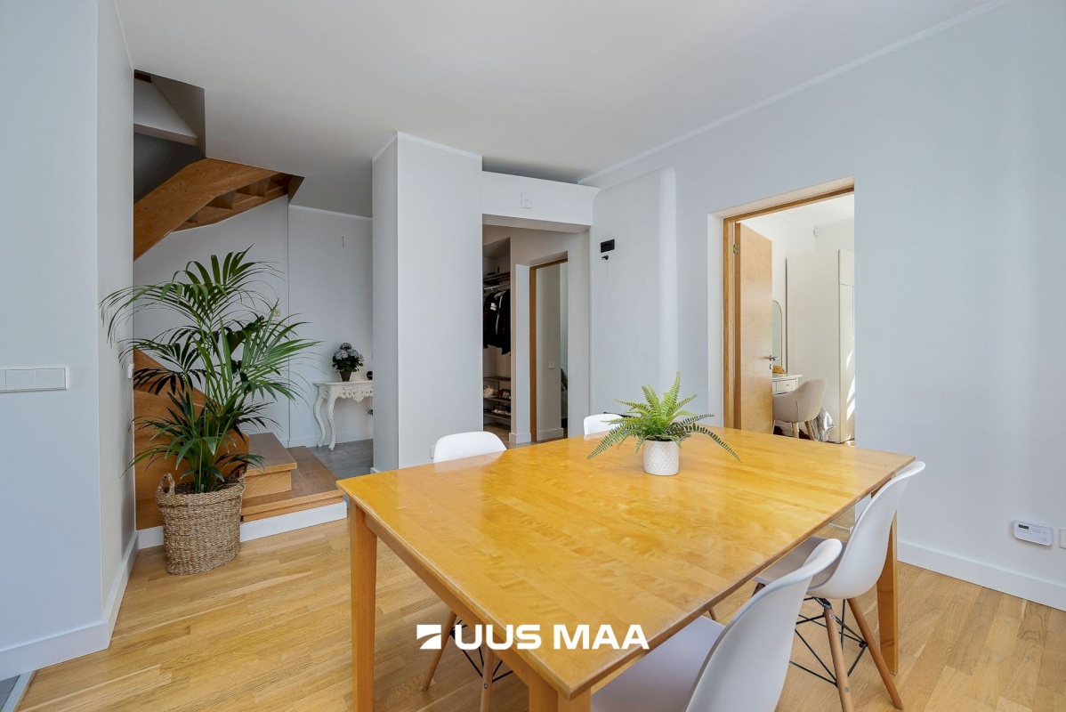 Pärnu linn, Pärnu linn, Rannarajoon, Esplanaadi 19