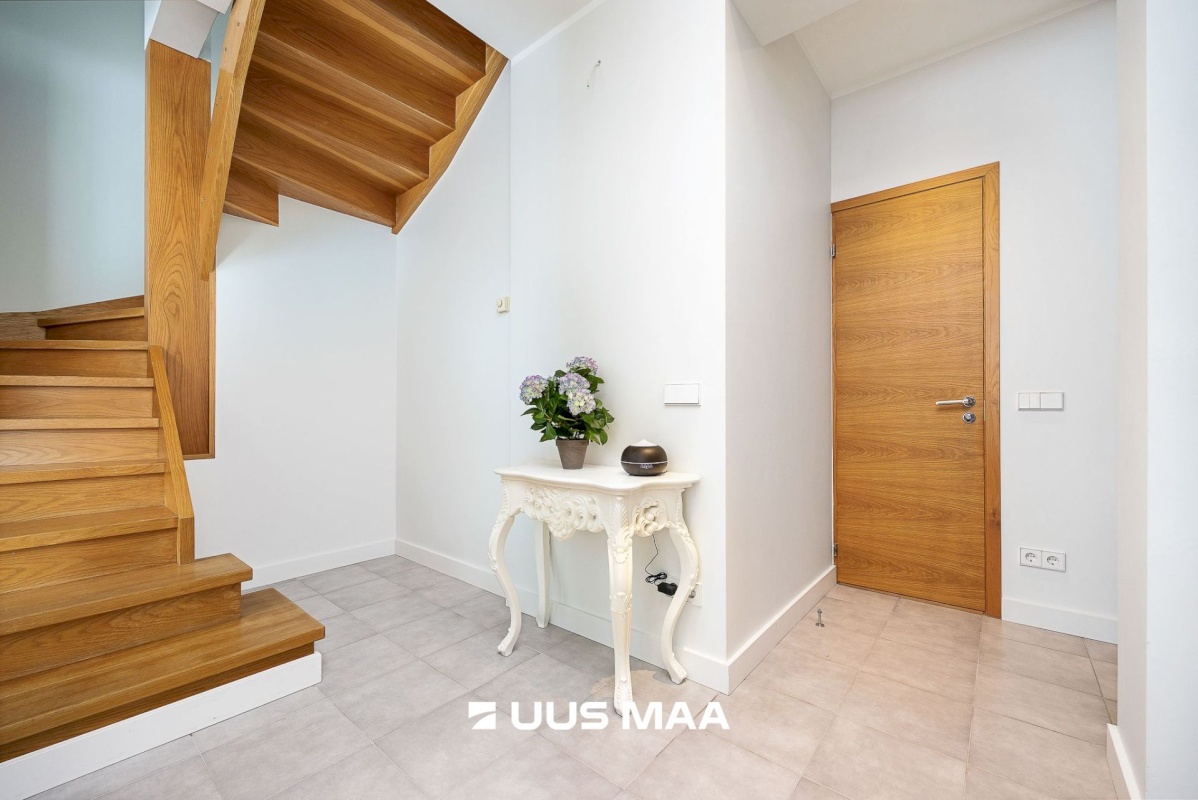 Pärnu linn, Pärnu linn, Rannarajoon, Esplanaadi 19