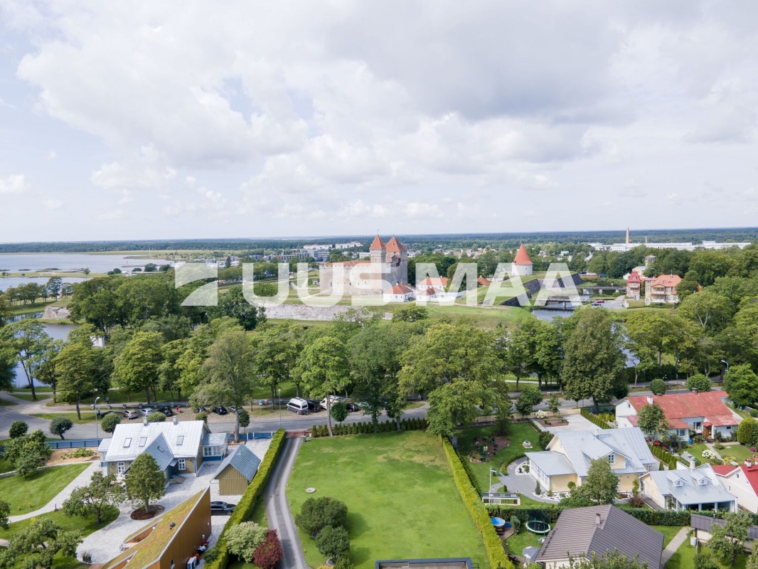 Saaremaa vald, Kuressaare linn, Allee 9a