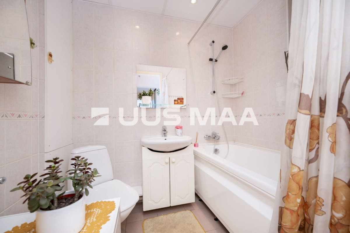 Tallinn, Haabersti linnaosa, Õismäe, Õismäe tee 8