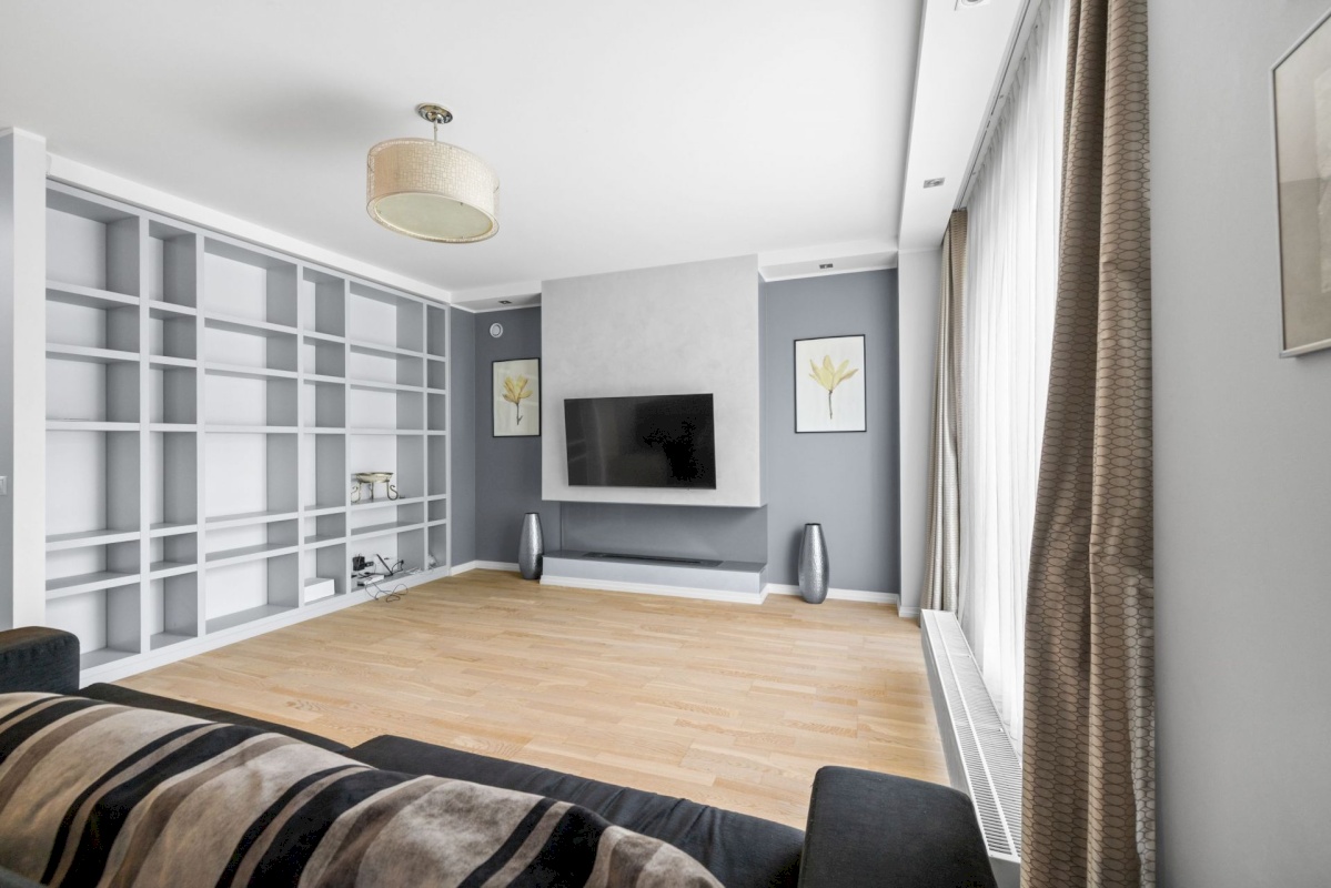 Tallinn, Kesklinna linnaosa, Kadriorg, Tina tn 1A