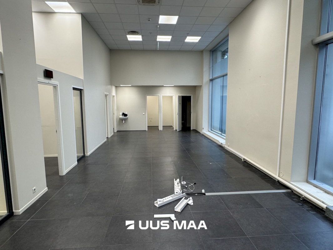 Tallinn, Kesklinna linnaosa, Südalinn, Estonia pst 1