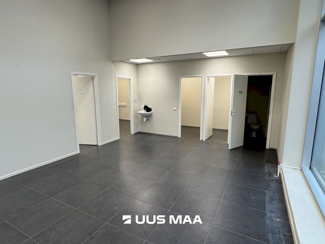 Tallinn, Kesklinna linnaosa, Südalinn, Estonia pst 1