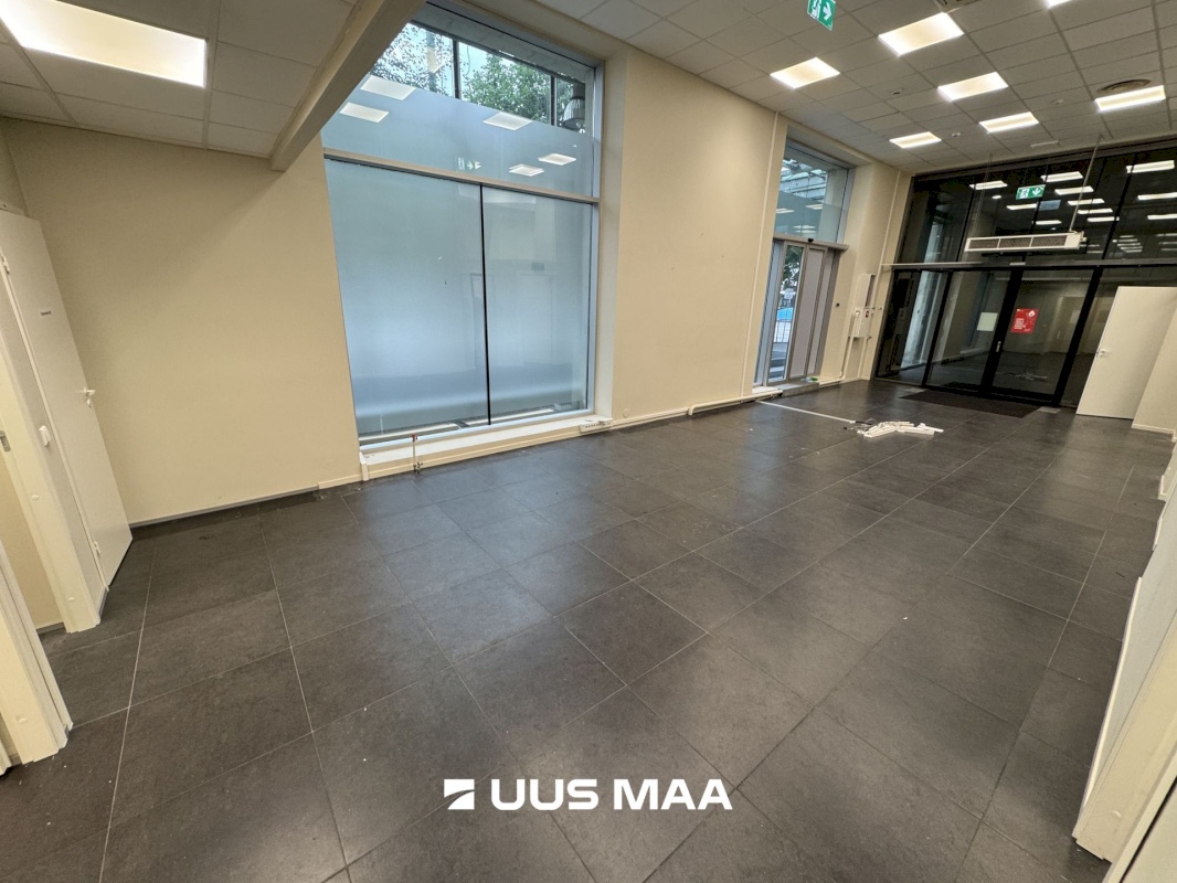 Tallinn, Kesklinna linnaosa, Südalinn, Estonia pst 1