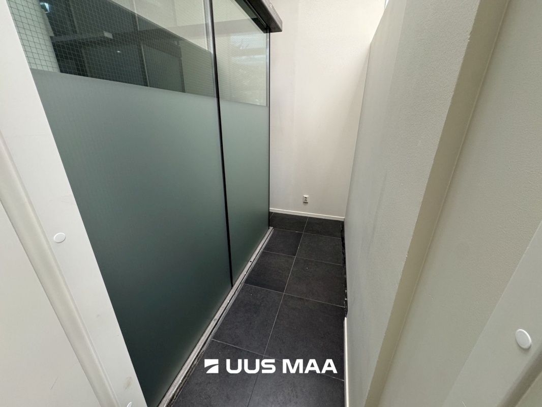 Tallinn, Kesklinna linnaosa, Südalinn, Estonia pst 1