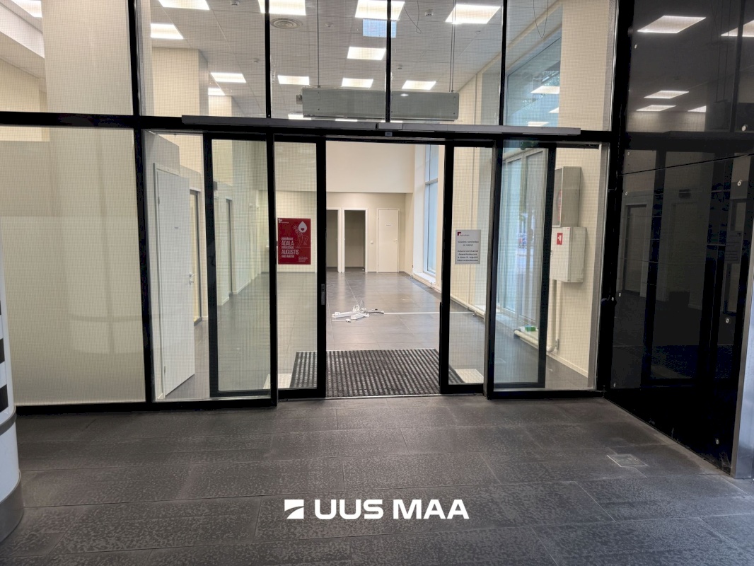 Tallinn, Kesklinna linnaosa, Südalinn, Estonia pst 1