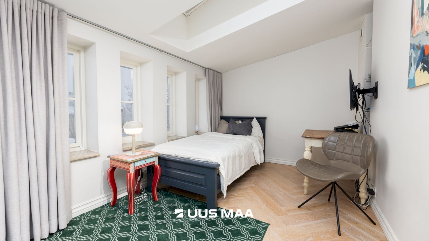 Tallinn, Kesklinna linnaosa, Toom-Kuninga 12