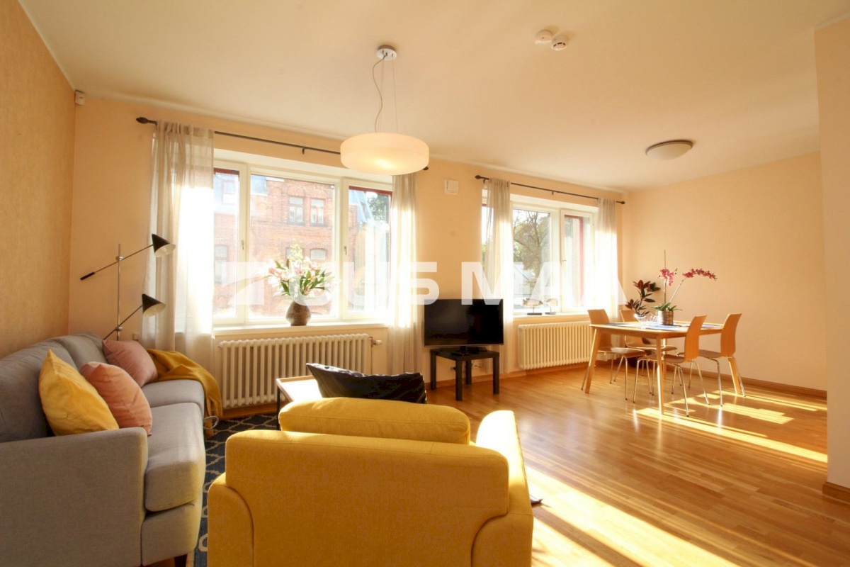 Tallinn, Kesklinna linnaosa, Südalinn, Pärnu mnt 27