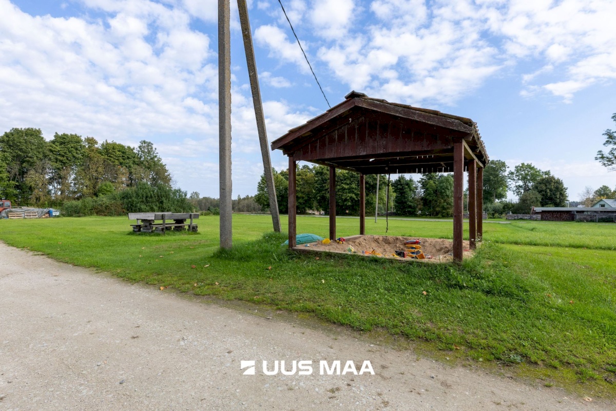 Kadrina vald, Neeruti küla, Allee