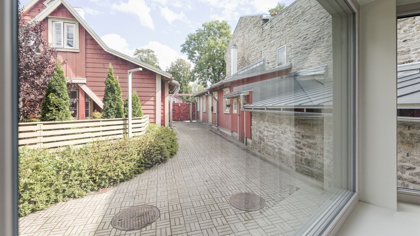 Tallinn, Kesklinna linnaosa, Kadriorg, J. Poska 35