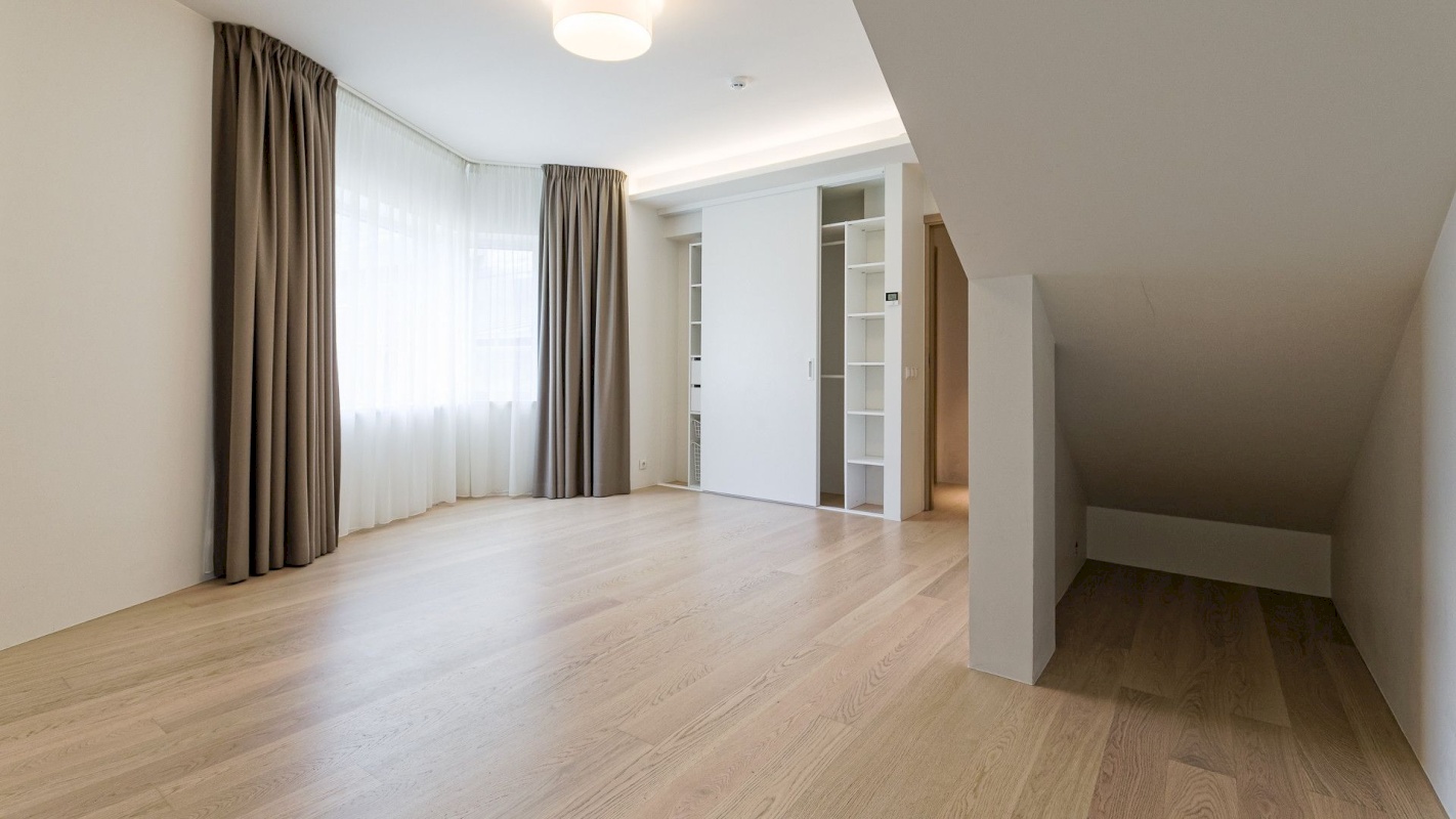 Tallinn, Kesklinna linnaosa, Kadriorg, J. Poska 35