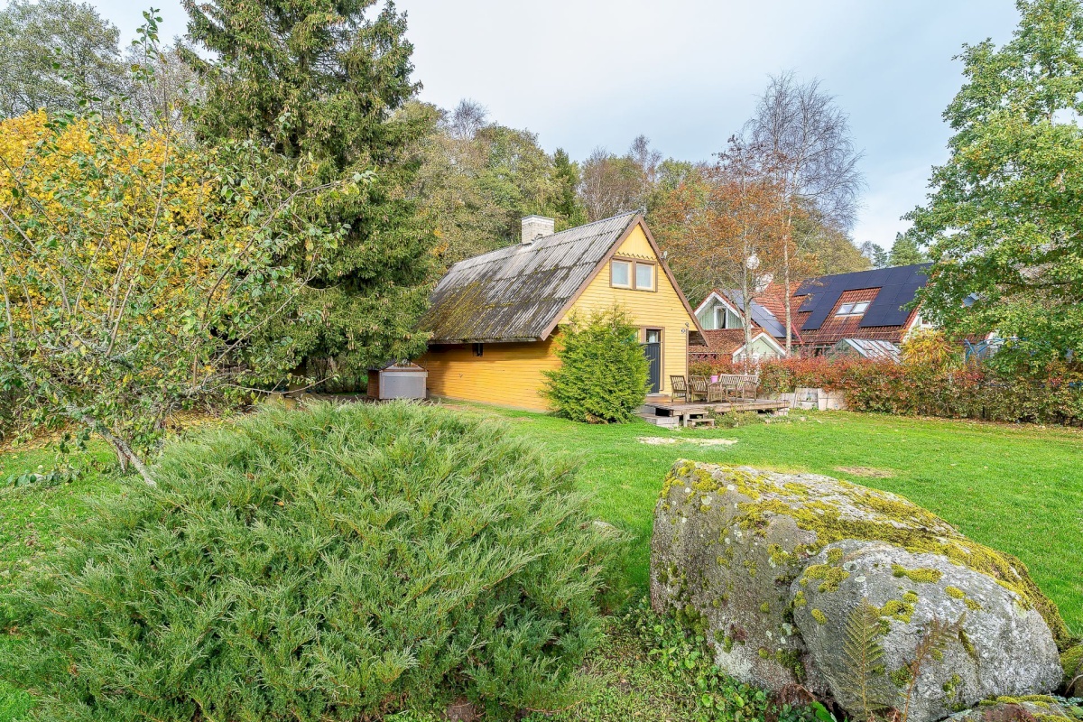 Harku vald, Vääna-Jõesuu küla, Almare tee 18
