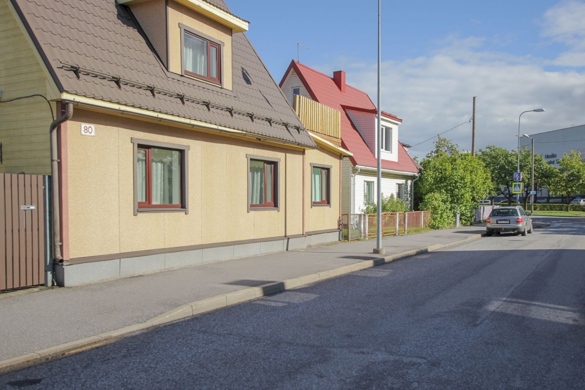 Pärnu linn, Pärnu linn, Rannarajoon, Karusselli tn 82