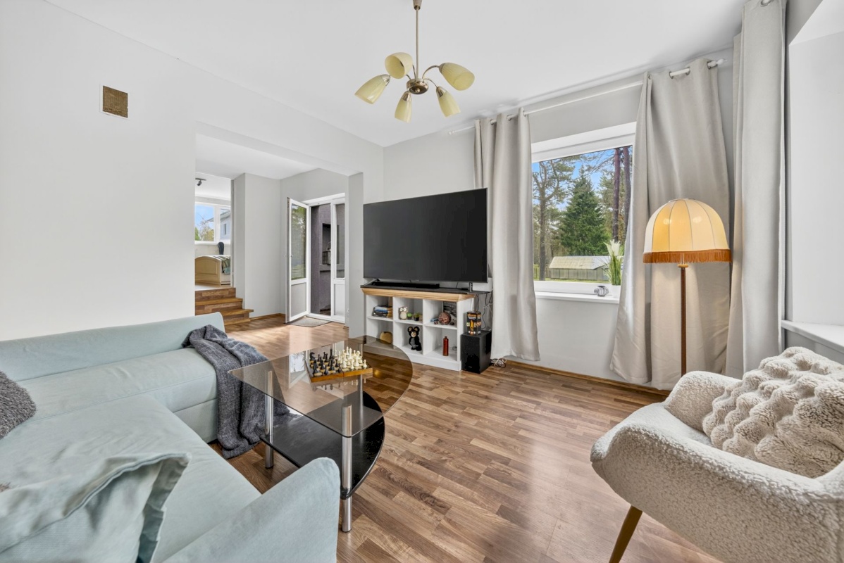 Tallinn, Nõmme linnaosa, Pääsküla, Vabaduse pst 201