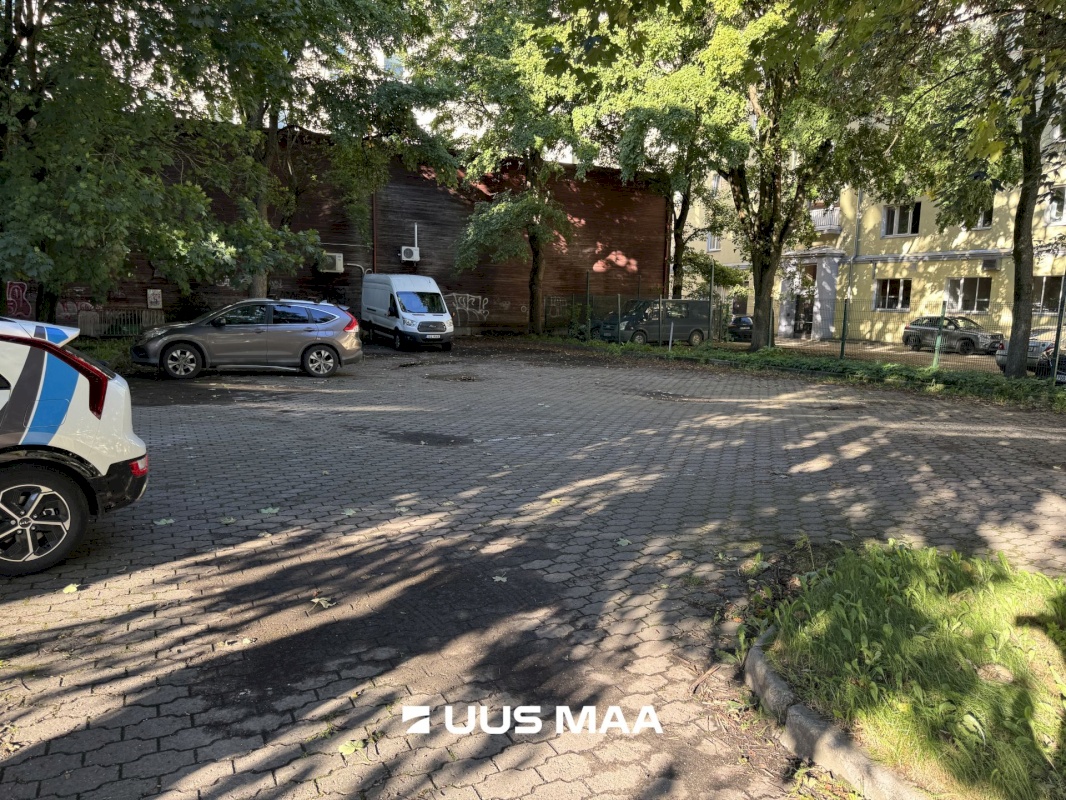 Tallinn, Kesklinna linnaosa, Südalinn, Estonia pst 1