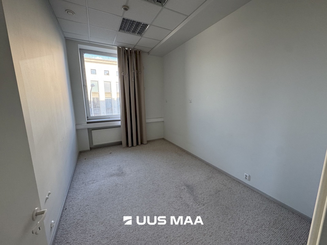 Tallinn, Kesklinna linnaosa, Südalinn, Estonia pst 1