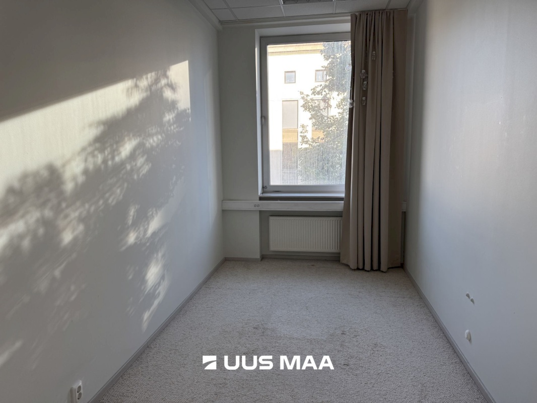 Tallinn, Kesklinna linnaosa, Südalinn, Estonia pst 1