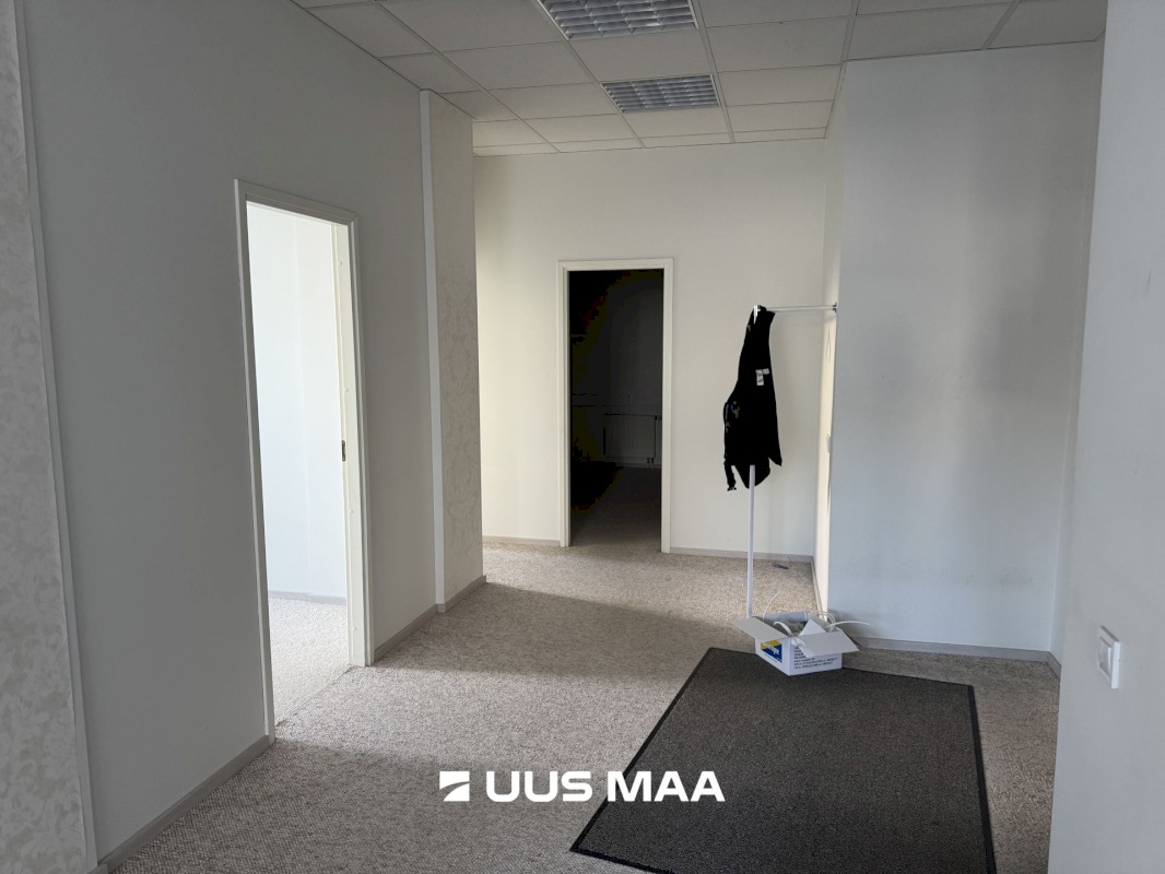 Tallinn, Kesklinna linnaosa, Südalinn, Estonia pst 1