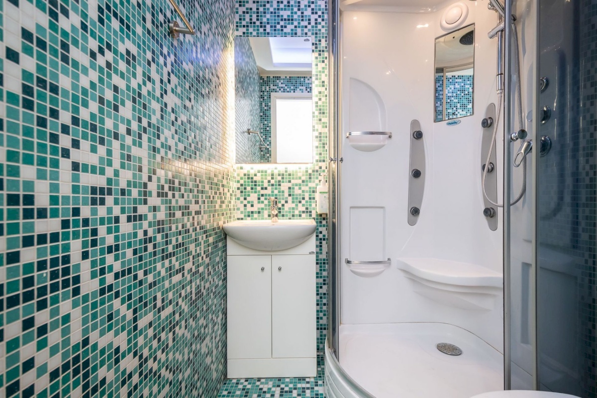 Tallinn, Kesklinna linnaosa, Kadriorg, Tina 16