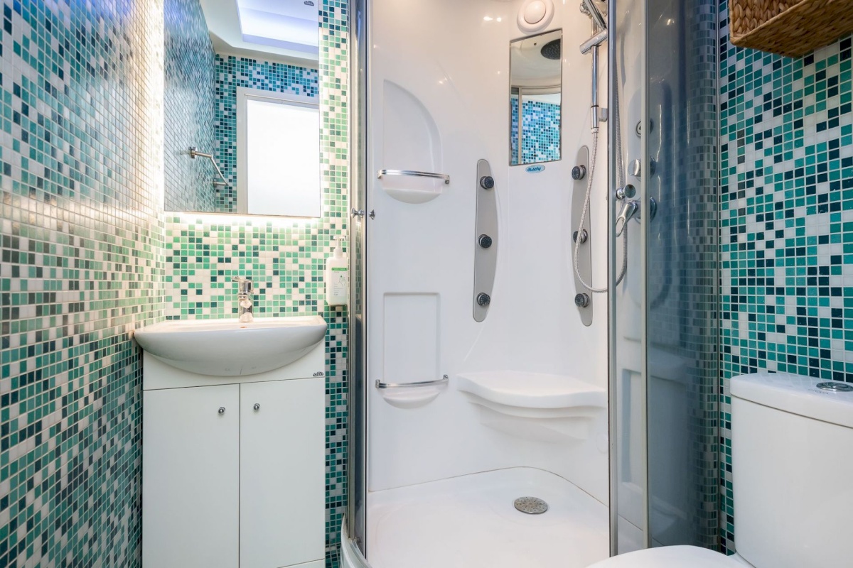 Tallinn, Kesklinna linnaosa, Kadriorg, Tina 16